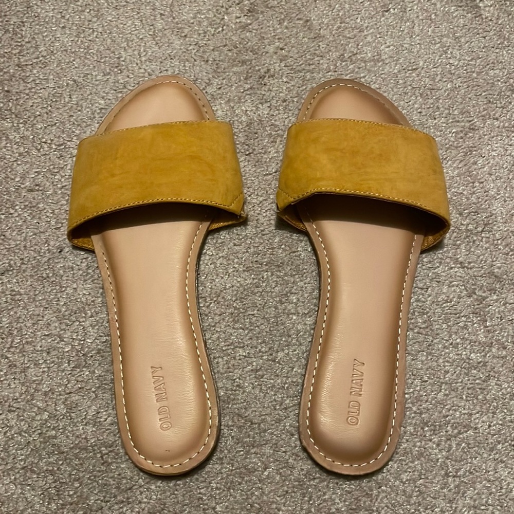 Old Navy flat sandals